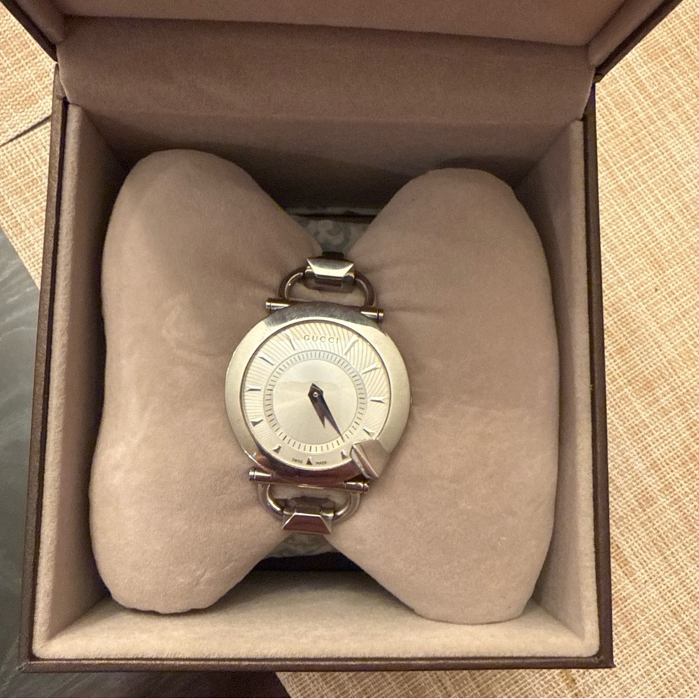 Gucci Silver Women's Watch with Silver Dial